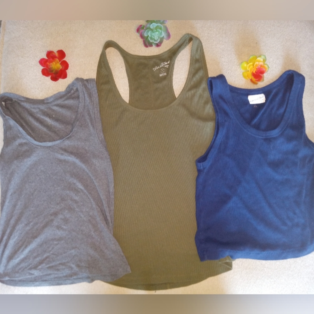 Bundle Of Three Women's Tank Tops, Universal Thread, Size Large - Picture 2 of 2